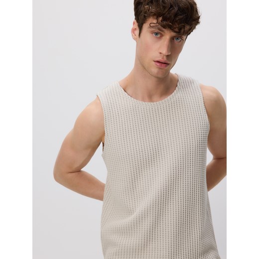 Reserved - Strukturalny top - beżowy - id: 711EF-08X - marki Reserved - 180233840 Reserved - Strukturalny top - beżowy ze sklepu Reserved w kategorii T-shirty męskie - zdjęcie 180233840