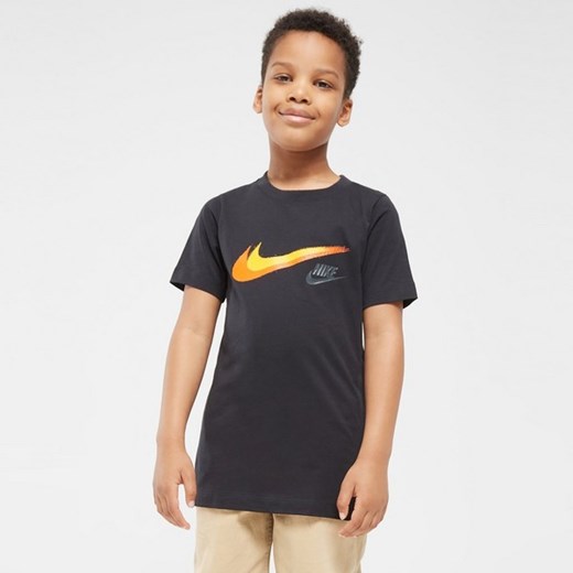 NIKE T-SHIRT B NSW SI SS TEE B ze sklepu JD Sports  w kategorii T-shirty chłopięce - zdjęcie 180274090
