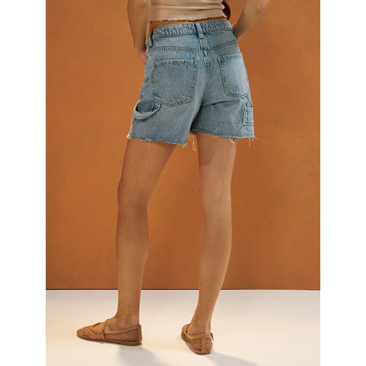 Sinsay - Szorty jeansowe carpenter z surowymi nogawkami - niebieski Sinsay 44 Sinsay