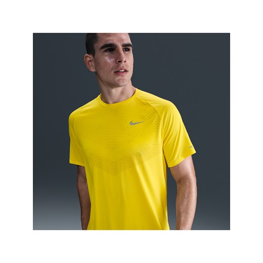 Męska koszulka z krótkim rękawem do biegania Dri-FIT ADV Nike Stride - Żółty ze sklepu Nike poland w kategorii T-shirty męskie - zdjęcie 180274591