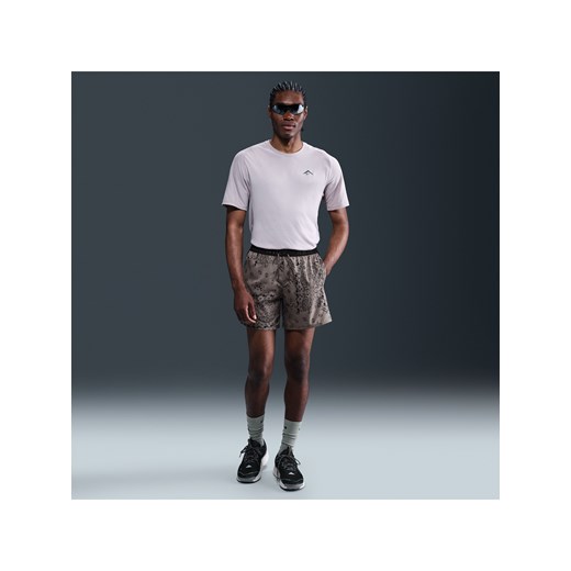 Męskie spodenki do biegania z wszytą bielizną 15 cm Dri-FIT Nike Trail - Szary ze sklepu Nike poland w kategorii Spodenki męskie - zdjęcie 180274621