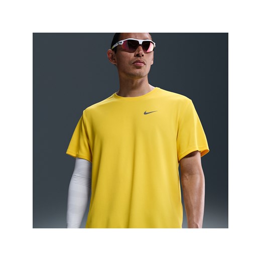 Męska koszulka z krótkim rękawem do biegania Nike Dri-FIT UV Miler - Żółty ze sklepu Nike poland w kategorii T-shirty męskie - zdjęcie 180274772