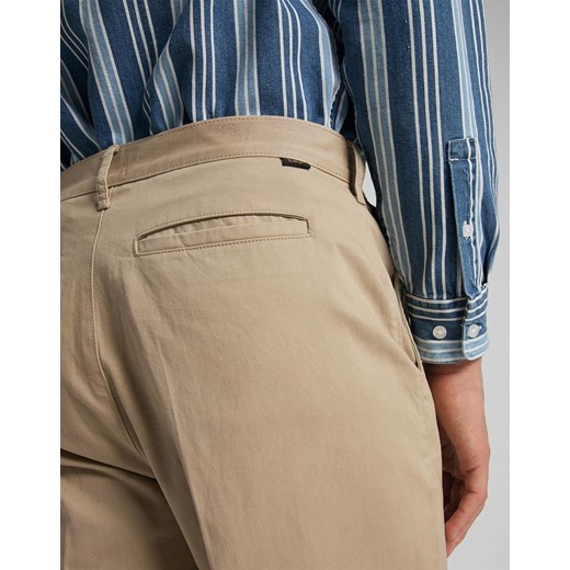 SPODNIE MĘSKIE LEE TAPERED CHINO SERVICE SAND L70RLD10 112118722 Lee W32 L32 YouNeedit.pl