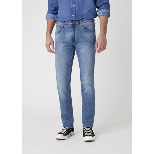 MĘSKIE SPODNIE JEANSOWE WRANGLER GREENSBORO BLUE FEVER W15QQ892 112127033 ze sklepu YouNeedit.pl w kategorii Jeansy męskie - zdjęcie 180294011