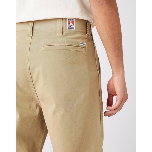 MĘSKIE SPODNIE MATERIAŁOWE WRANGLER CASEY PLEATED CHINO SADDLE W15L50327 Wrangler W32 L32 YouNeedit.pl
