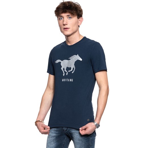 MUSTANG T SHIRT Print Tee DRESS BLUES 1008718 5334 ze sklepu YouNeedit.pl w kategorii T-shirty męskie - zdjęcie 180295730