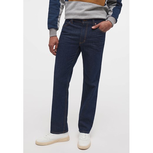 MĘSKIE SPODNIE JEANSOWE MUSTANG TRAMPER STRAIGHT DENIM BLUE 1014273 5000 850 ze sklepu YouNeedit.pl w kategorii Jeansy męskie - zdjęcie 180296300