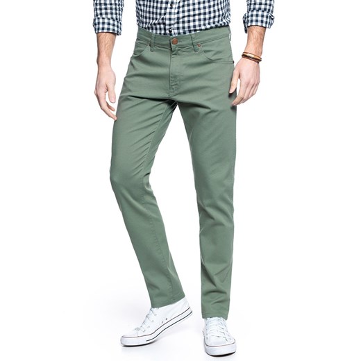 SPODNIE MĘSKIE WRANGLER LARSTON WREATH GREEN W18SF3G29 112127477 ze sklepu YouNeedit.pl w kategorii Spodnie męskie - zdjęcie 180298394