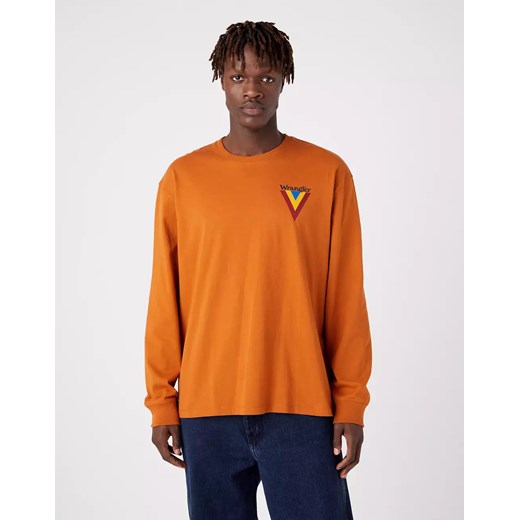 WRANGLER CHEST LOGO TEE MĘSKI LONGSLEEVE KOSZULKA Z DŁUGIM RĘKAWEM NUTMEG BROWN W7BKEEH02 112321458 ze sklepu YouNeedit.pl w kategorii T-shirty męskie - zdjęcie 180299490