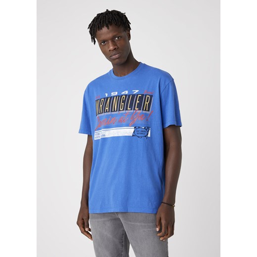 MĘSKI T-SHIRT WRANGLER SS CAR TEE WRANGLER BLUE W7APGFX05 112131358 ze sklepu YouNeedit.pl w kategorii T-shirty męskie - zdjęcie 180300493