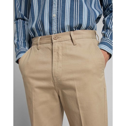SPODNIE MĘSKIE LEE TAPERED CHINO SERVICE SAND L70RLD10 112118722 Lee W32 L32 YouNeedit.pl