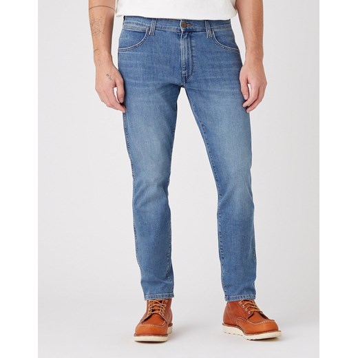 WRANGLER LARSTON MĘSKIE SPODNIE JEANSOWE DUSKY CLOUD W18SYJ38R 112145874 ze sklepu YouNeedit.pl w kategorii Jeansy męskie - zdjęcie 180305841