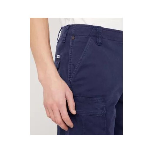 MĘSKIE SZORTY MATERIAŁOWE WRANGLER CASEY CARGO SHORTS LAKEPORT BLUE W1C350B08 Wrangler W32 YouNeedit.pl