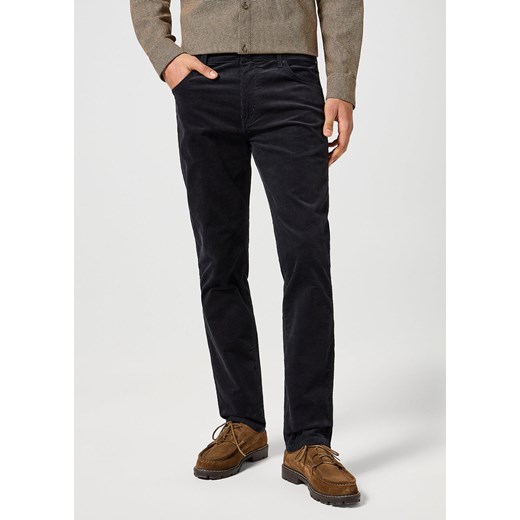 WRANGLER MĘSKIE SPODNIE SZTRUKSOWE GREENSBORO BLACK 112357406 W15Q013729 ze sklepu YouNeedit.pl w kategorii Jeansy męskie - zdjęcie 180309303