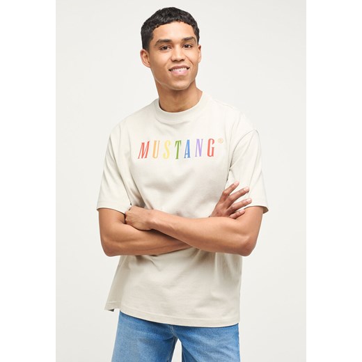 MUSTANG Męski T-shirt KOSZULKA NADRUK LOGO Aidan C Pride Moonstruck 1014017 2081 ze sklepu YouNeedit.pl w kategorii T-shirty męskie - zdjęcie 180314603