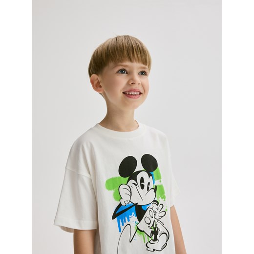 Reserved - Bawełniany t-shirt Mickey Mouse - złamana biel ze sklepu Reserved w kategorii T-shirty chłopięce - zdjęcie 180340054