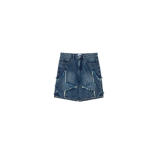 Cropp - Jeansowe szorty z motywem gwiazdy - niebieski ze sklepu Cropp w kategorii Spodenki męskie - zdjęcie 180344570