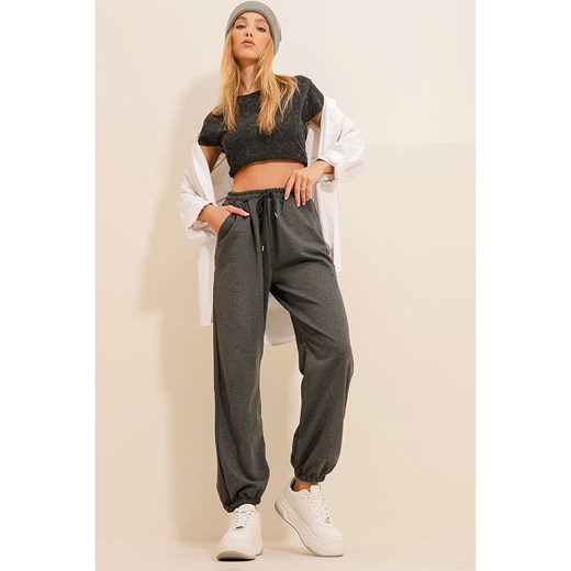 Trend Alacati Spodnie dresowe w kolorze antracytowym Trend Alacati M okazyjna cena Limango Polska