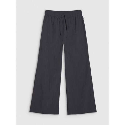 Damskie spodnie casual 4F 4FWSS25TTROF1012 - czarne ze sklepu Sportstylestory.com w kategorii Spodnie damskie - zdjęcie 180356560