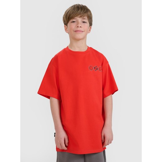 Chłopięcy t-shirt z nadrukiem 4F 4FJRSS25TTSHM2640 - czerwony ze sklepu Sportstylestory.com w kategorii T-shirty chłopięce - zdjęcie 180375180