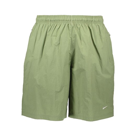 Nike Sportswear Szorty &quot;Solo Swoosh&quot; w kolorze zielonym ze sklepu Limango Polska w kategorii Spodenki męskie - zdjęcie 180376901