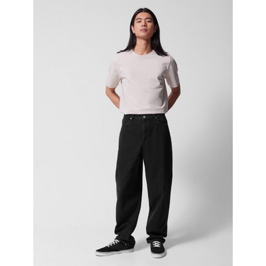Męskie jeansy baggy Outhorn OTHWSS24TTROM633 - czarne ze sklepu Sportstylestory.com w kategorii Jeansy męskie - zdjęcie 180392193