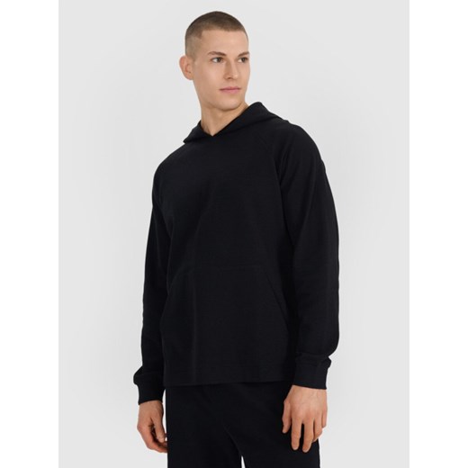 Męska bluza dresowa nierozpinana z kapturem 4F 4FWSS25TSWSM1558 - czarna ze sklepu Sportstylestory.com w kategorii Bluzy męskie - zdjęcie 180408491