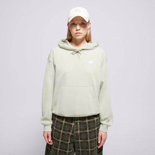 NEW BALANCE BLUZA Z KAPTUREM SPORT ESSENTIALS ze sklepu Sizeer w kategorii Bluzy damskie - zdjęcie 180416974