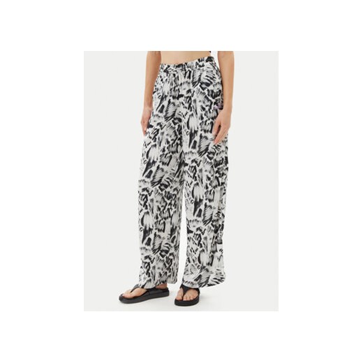 Volcom Spodnie materiałowe Alix B1212504 Biały Relaxed Fit ze sklepu MODIVO w kategorii Spodnie damskie - zdjęcie 180422743