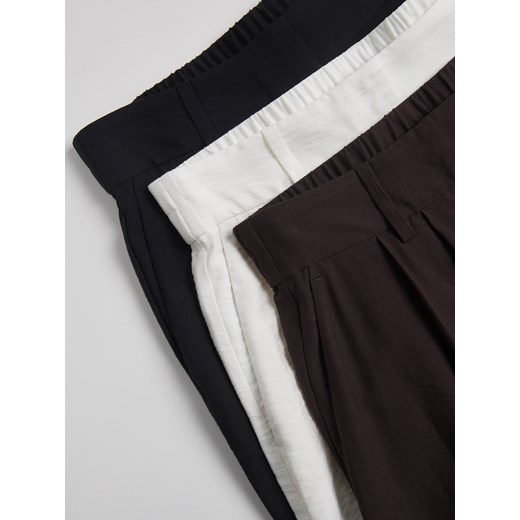 Reserved - Szorty z wiskozą - ciemnobrązowy Reserved L Reserved