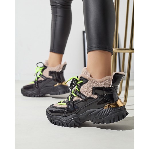 Royalfashion Czarne sportowe buty damskie z futerkiem i neonowymi żółtymi sznurówkami Adbo ze sklepu royalfashion.pl w kategorii Buty sportowe damskie - zdjęcie 180429703