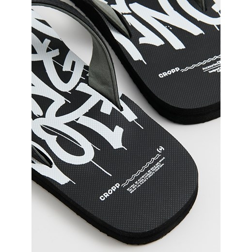 Cropp - Japonki z tekstowym nadrukiem - czarny Cropp 43 Cropp