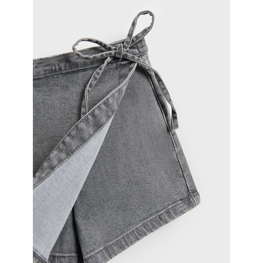 Reserved - Jeansowe szorty imitujące spódnicę - jasnoszary Reserved 134 (8 lat) Reserved