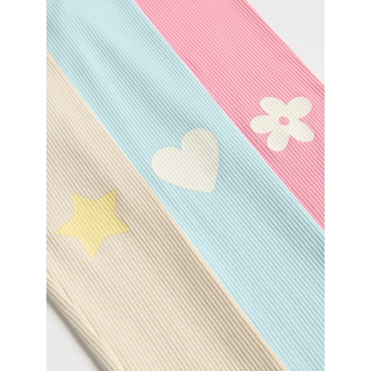 Reserved - Prążkowane legginsy z nadrukiem - jasnoniebieski Reserved 98 (2-3 lata) Reserved