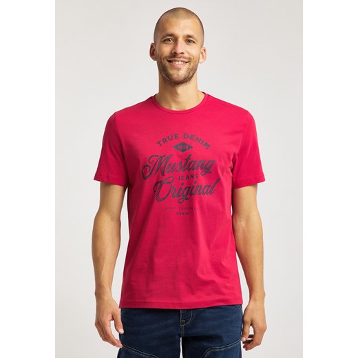 MĘSKI T-SHIRT MUSTANG ALEX C PRINT TANGO RED 1009039 7202 ze sklepu YouNeedit.pl w kategorii T-shirty męskie - zdjęcie 180441270