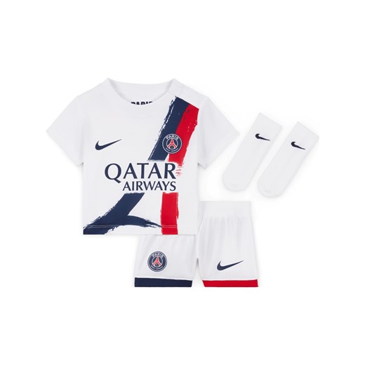 Trzyczęściowy strój piłkarski dla niemowląt i maluchów Nike Paris Saint-Germain Stadium 2024 (wersja wyjazdowa) – replika - Biel ze sklepu Nike poland w kategorii Odzież dla niemowląt - zdjęcie 180441820