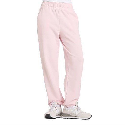 Spodnie damskie New Balance WP41500RSG - różowe ze sklepu streetstyle24.pl w kategorii Spodnie damskie - zdjęcie 180445622