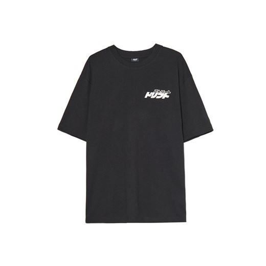 Cropp - Czarny T-shirt z racingowym motywem - czarny ze sklepu Cropp w kategorii T-shirty męskie - zdjęcie 180460753