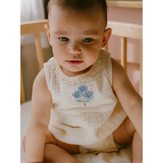 Reserved - Muślinowe body z haftem - złamana biel ze sklepu Reserved w kategorii Body niemowlęce - zdjęcie 180462253