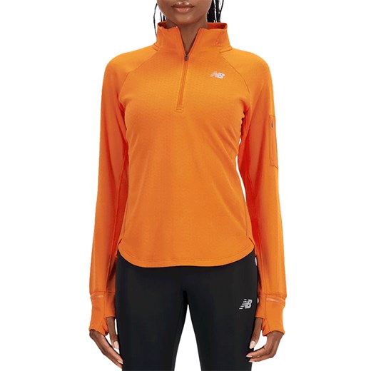 Bluza New Balance WT23252CEN - pomarańczowa ze sklepu streetstyle24.pl w kategorii Bluzy damskie - zdjęcie 180462800