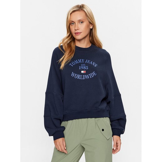Tommy Jeans Bluza DW0DW16137 Granatowy Relaxed Fit ze sklepu MODIVO w kategorii Bluzy damskie - zdjęcie 181046693