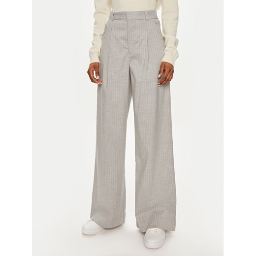 Gestuz Spodnie materiałowe Paula 10908679 Szary Relaxed Fit ze sklepu MODIVO w kategorii Spodnie damskie - zdjęcie 181098804