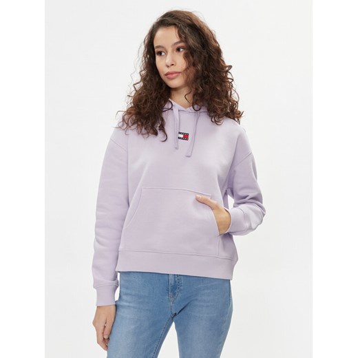 Tommy Jeans Bluza Badge DW0DW17326 Fioletowy Boxy Fit ze sklepu MODIVO w kategorii Bluzy damskie - zdjęcie 181118902
