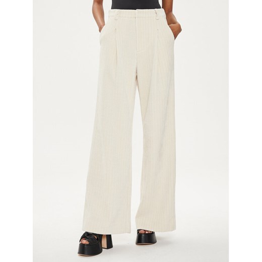 Gestuz Spodnie materiałowe 10908694 Écru Relaxed Fit Gestuz 40 MODIVO