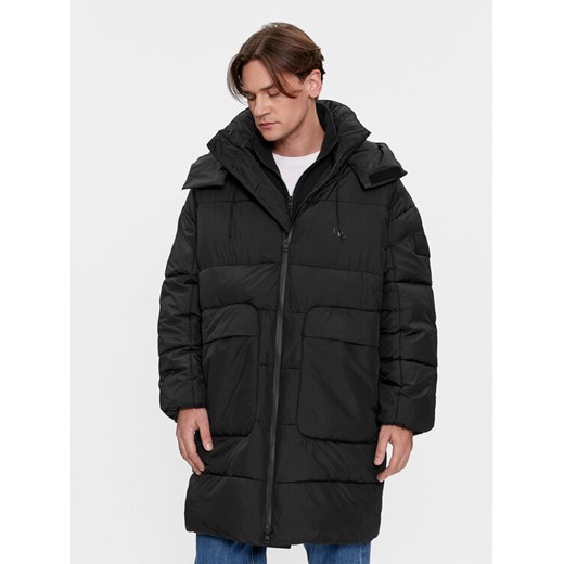 Calvin Klein Jeans Kurtka zimowa J30J324078 Czarny Relaxed Fit ze sklepu MODIVO w kategorii Kurtki męskie - zdjęcie 181156102
