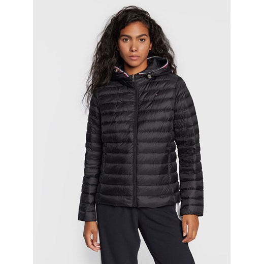Tommy Hilfiger Kurtka puchowa Heritage WW0WW34299 Czarny Regular Fit ze sklepu MODIVO w kategorii Kurtki damskie - zdjęcie 181178811