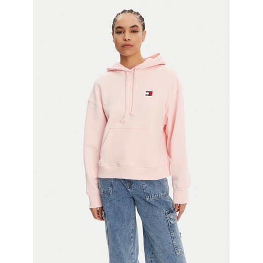 Tommy Jeans Bluza Badge DW0DW19414 Różowy Boxy Fit ze sklepu MODIVO w kategorii Bluzy damskie - zdjęcie 181179923