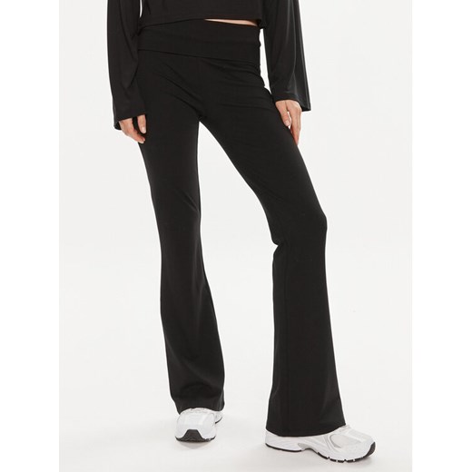 Gina Tricot Spodnie materiałowe 21671 Czarny Flare Fit ze sklepu MODIVO w kategorii Spodnie damskie - zdjęcie 181183382