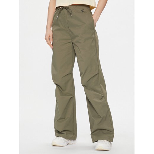 Calvin Klein Jeans Spodnie materiałowe Parachute Pant J20J222609 Khaki Regular S MODIVO