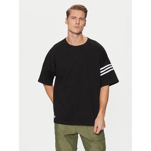 adidas T-Shirt Neuclassics JC9935 Czarny Regular Fit ze sklepu MODIVO w kategorii T-shirty męskie - zdjęcie 181201112